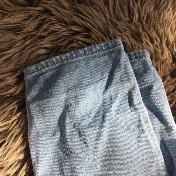 Abercrombie & Fitch light wash slim leg jeans - size 2 - Picture 10 of 10
